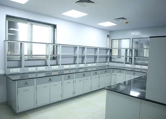 Advancing Pharmaceuticals with Modular Laboratory Furniture