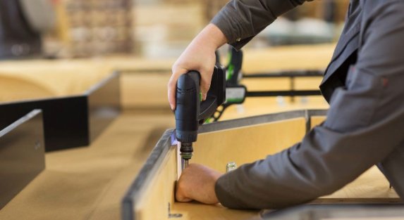 How Custom Laboratory Furniture Solutions Improve Workflow