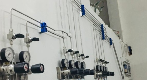 How Laboratory Gas Manifolds Improve Operational Efficiency
