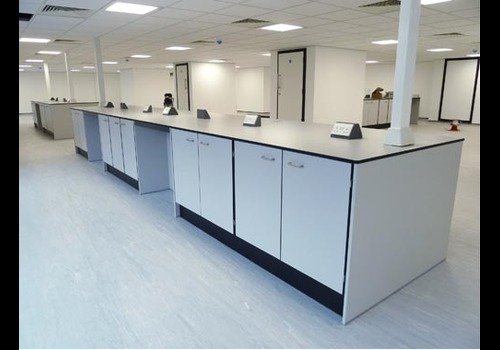 How to Choose the right Laboratory Worktop material based on your requirements