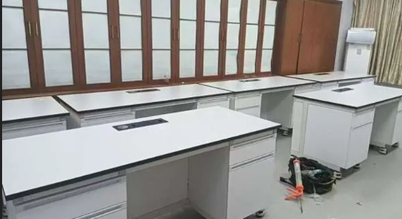 The Role of Mobile Lab Furniture in Flexibility and Efficiency