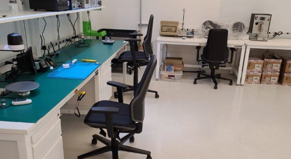 Top Features to Look for in Laboratory ESD Furniture