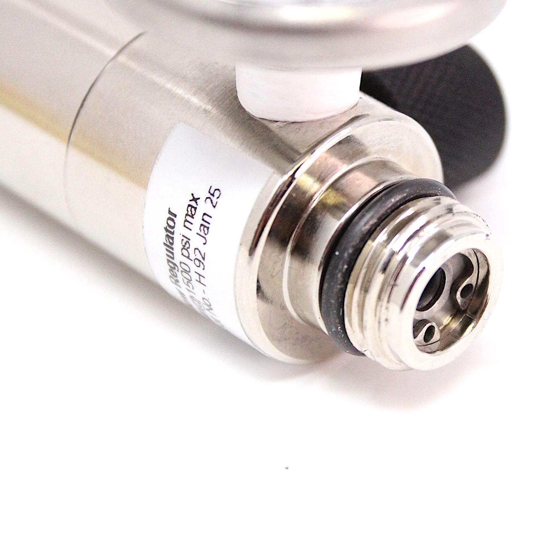 Why Ultra-High Purity Gas Regulators Are Essential for Modern Research Labs